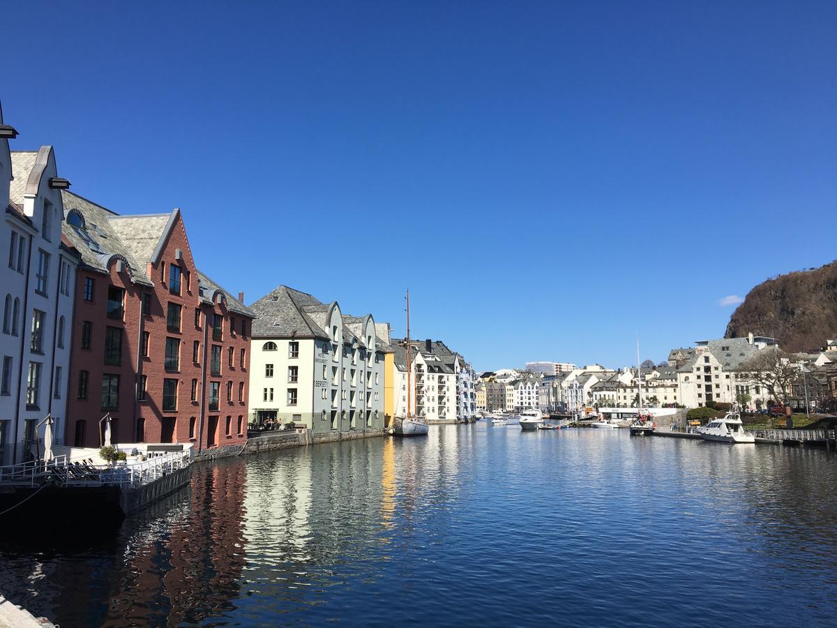 Homestay Downtown Loft With Shared Bathroom Alesund