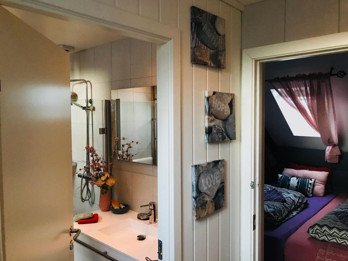 Downtown Loft With Shared Bathroom *
